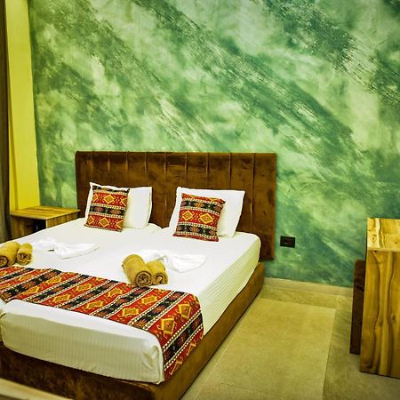 Te Bujtina Hotel- Cozy Stay With Traditional Breakfast Near Beach 골렘 외부 사진