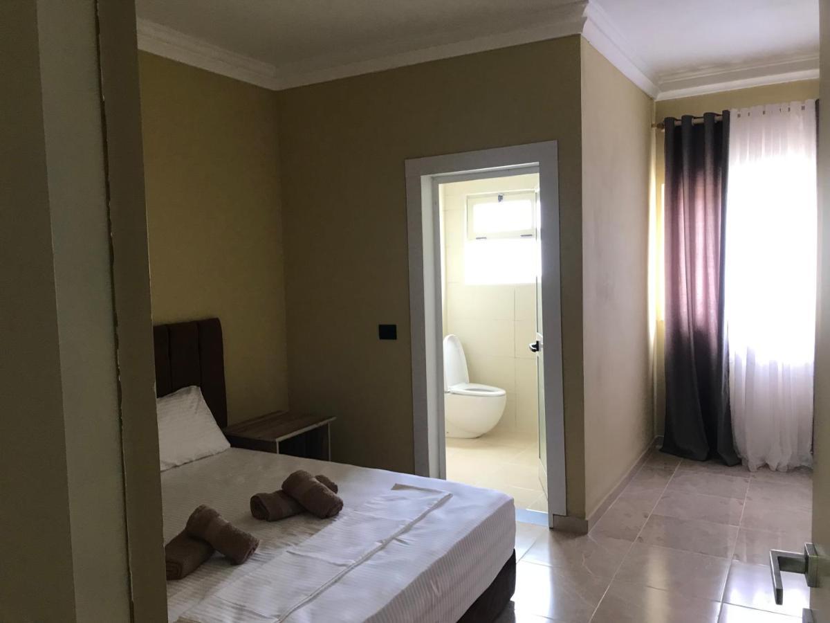 Te Bujtina Hotel- Cozy Stay With Traditional Breakfast Near Beach 골렘 외부 사진