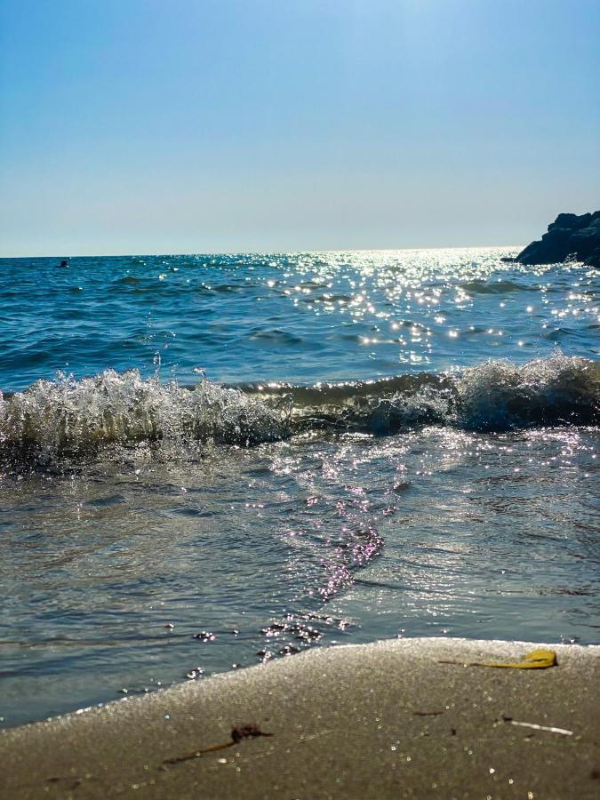 Te Bujtina Hotel- Cozy Stay With Traditional Breakfast Near Beach 골렘 외부 사진