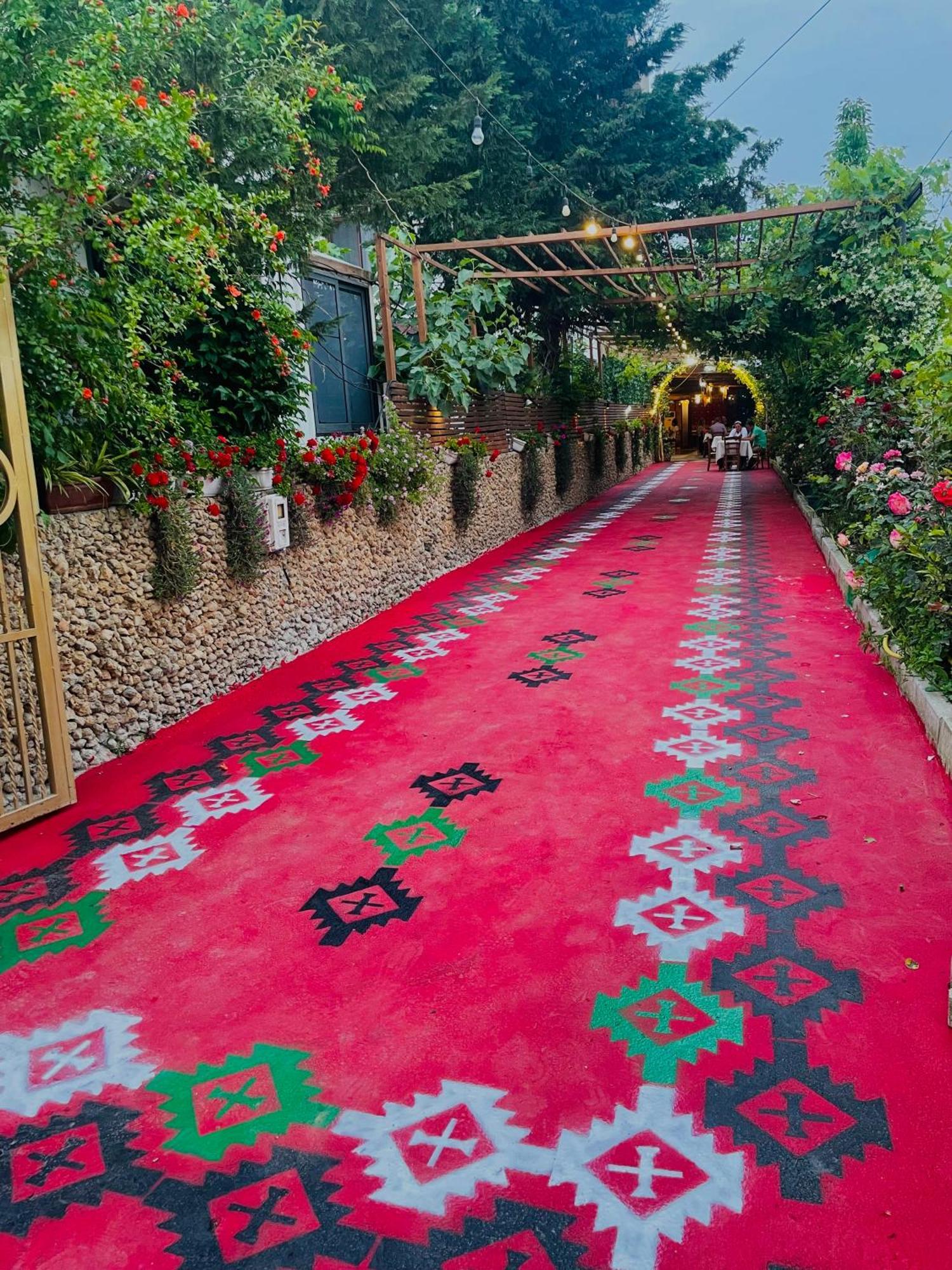 Te Bujtina Hotel- Cozy Stay With Traditional Breakfast Near Beach 골렘 외부 사진