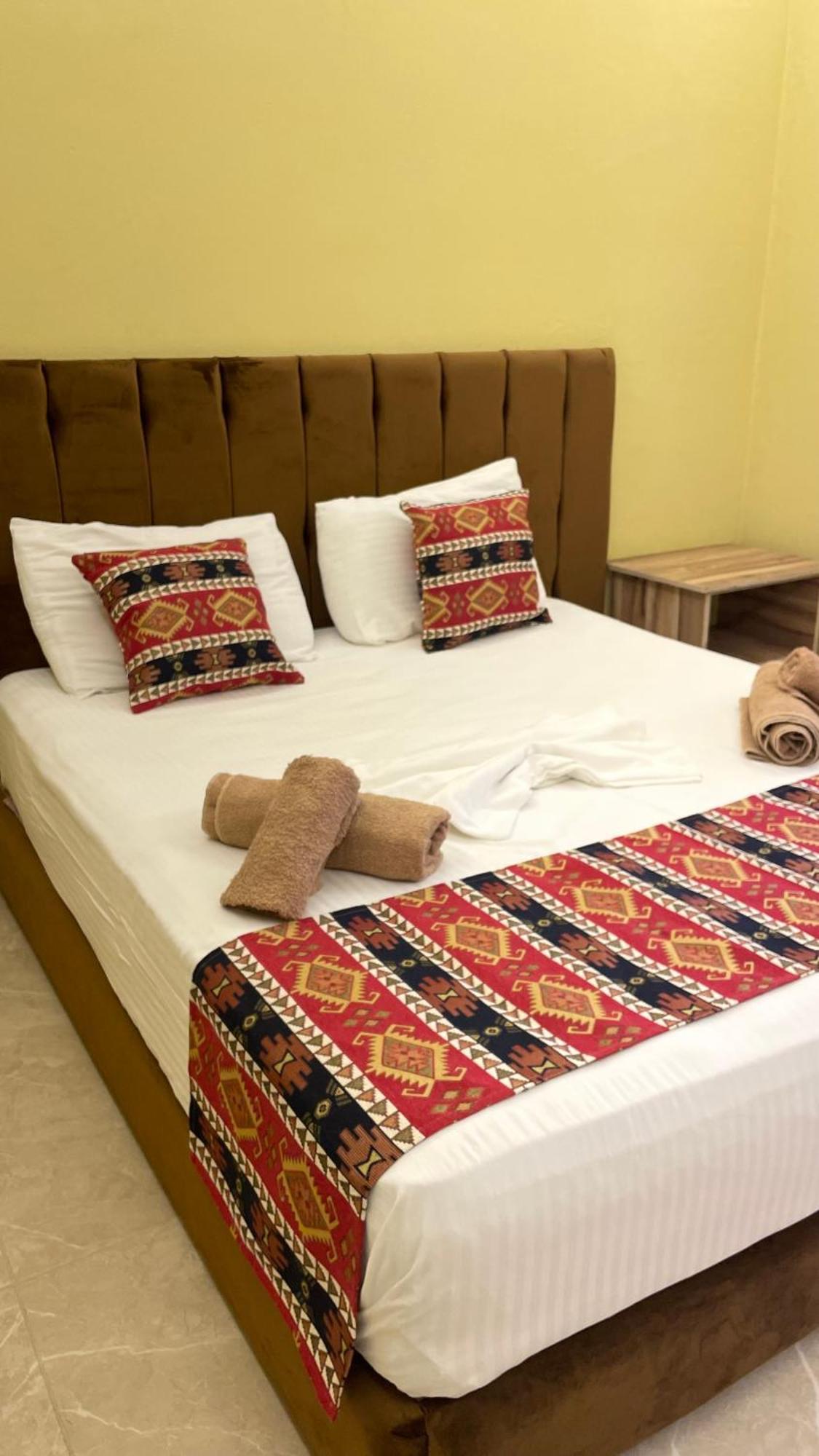 Te Bujtina Hotel- Cozy Stay With Traditional Breakfast Near Beach 골렘 외부 사진