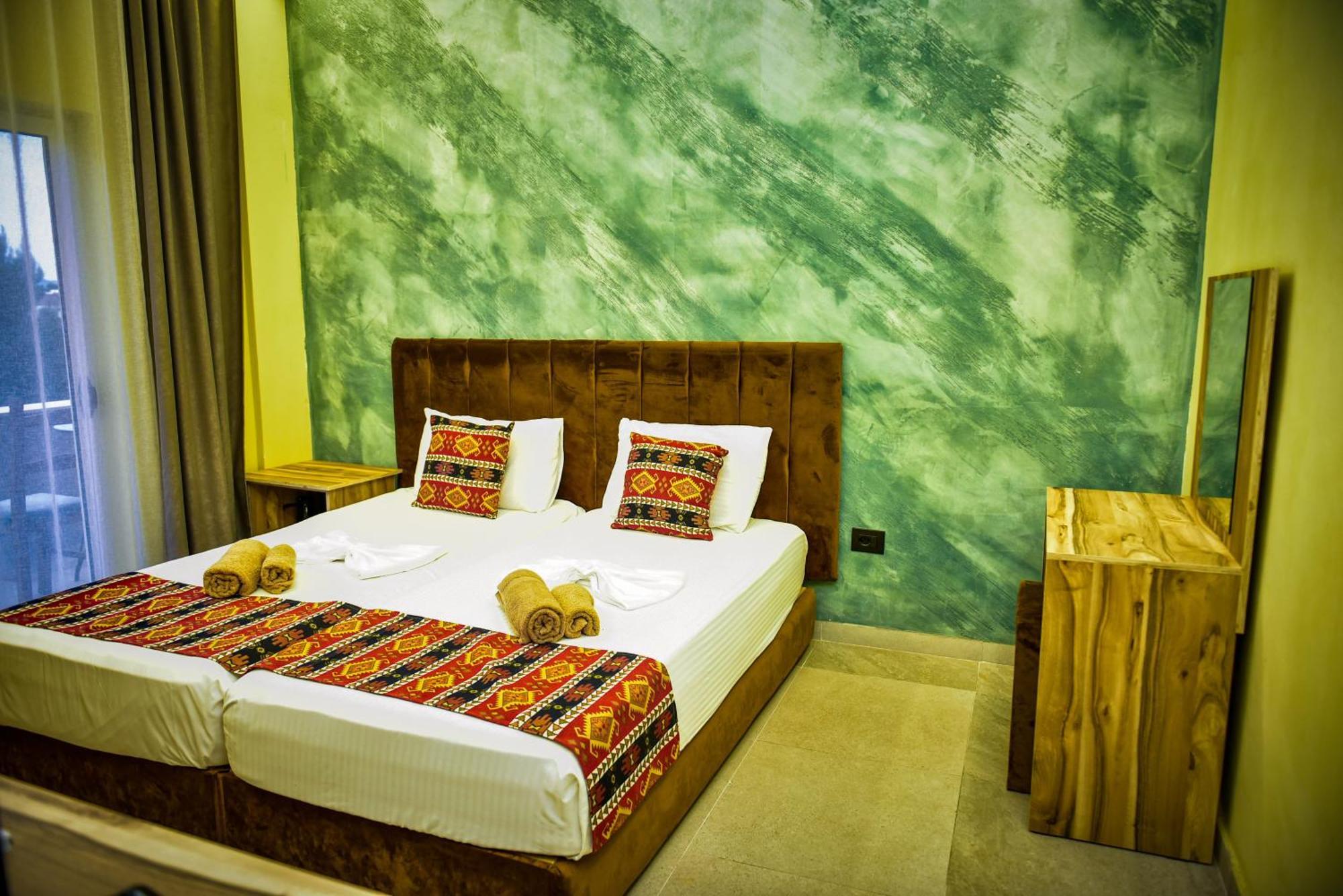 Te Bujtina Hotel- Cozy Stay With Traditional Breakfast Near Beach 골렘 외부 사진