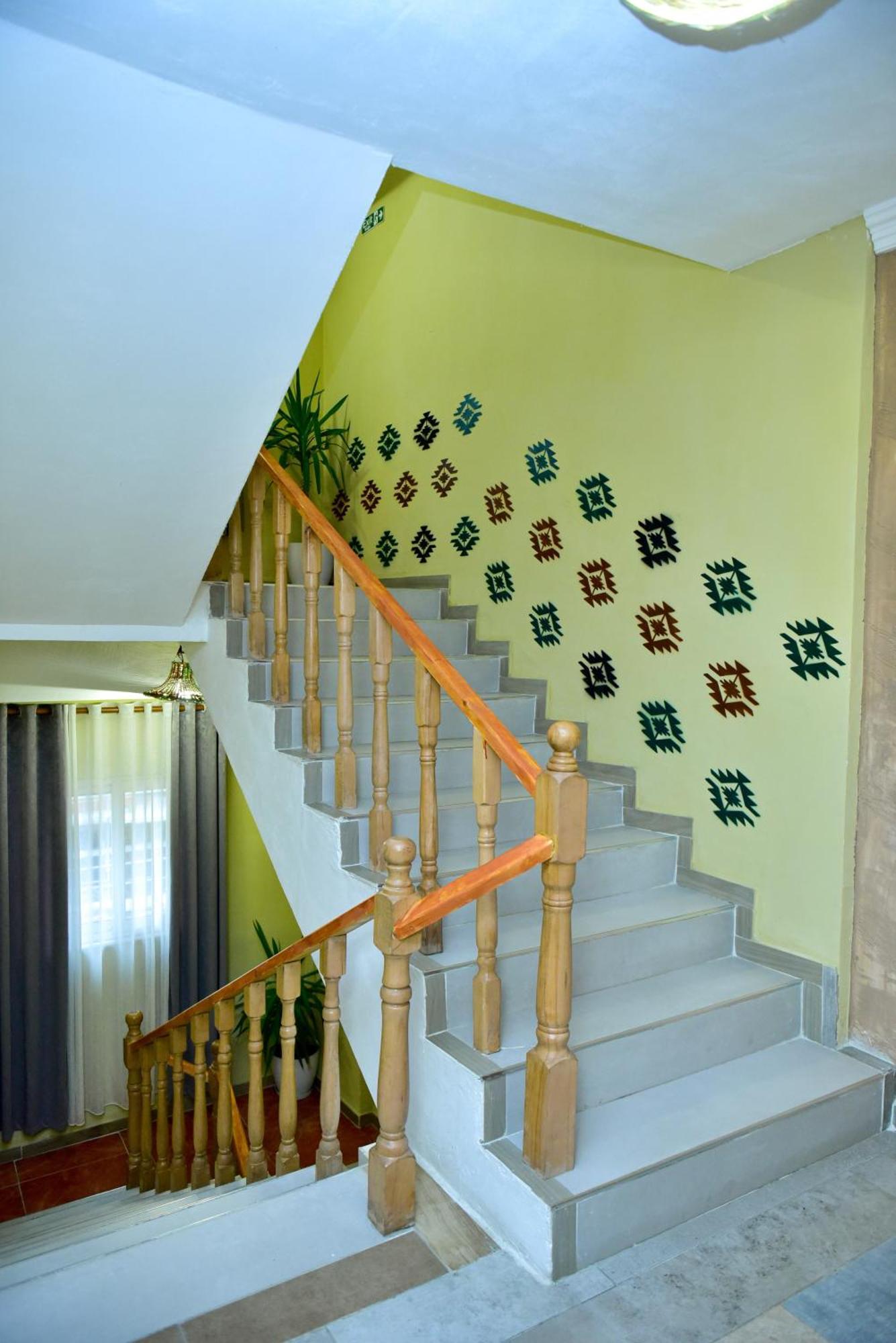 Te Bujtina Hotel- Cozy Stay With Traditional Breakfast Near Beach 골렘 외부 사진
