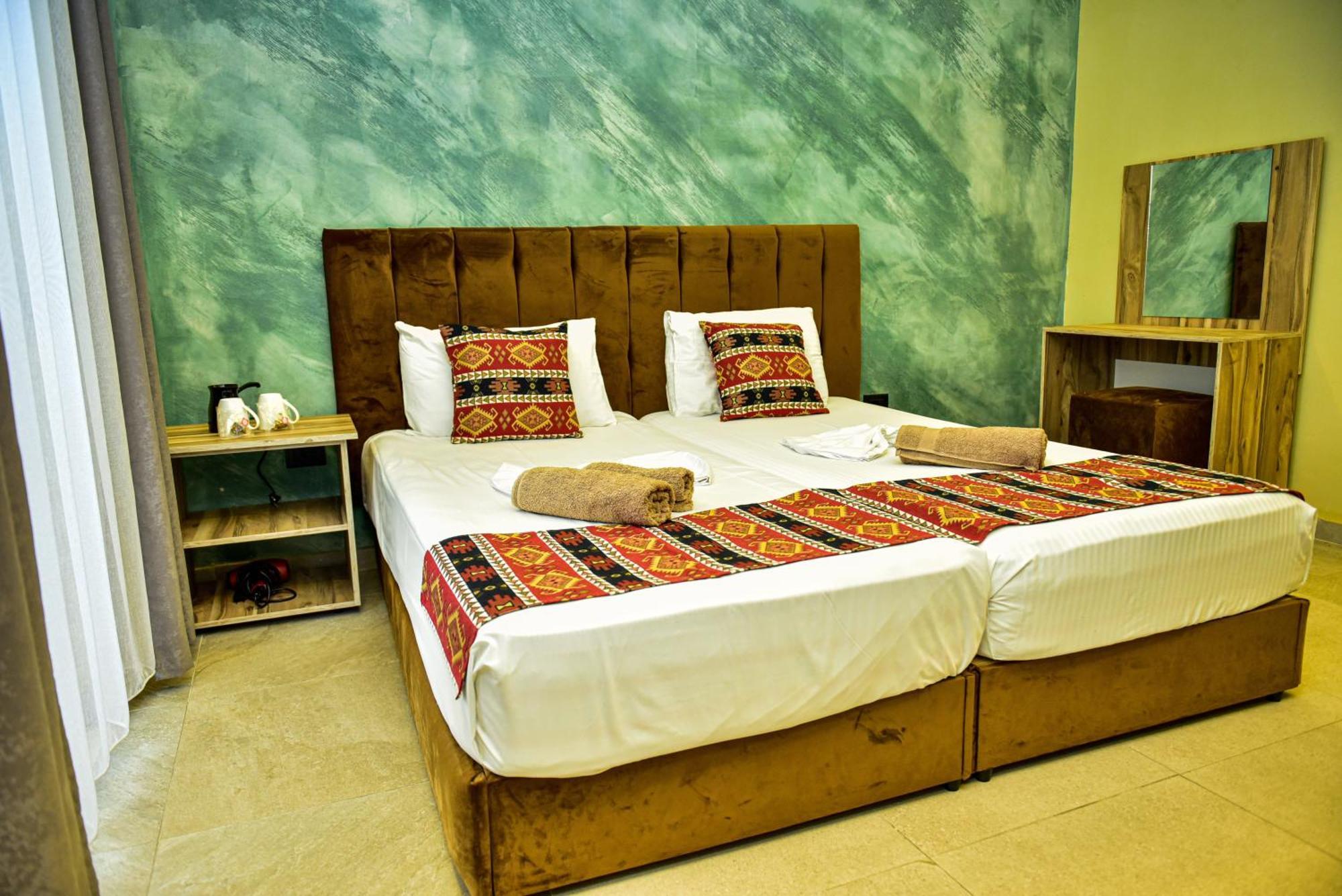 Te Bujtina Hotel- Cozy Stay With Traditional Breakfast Near Beach 골렘 외부 사진