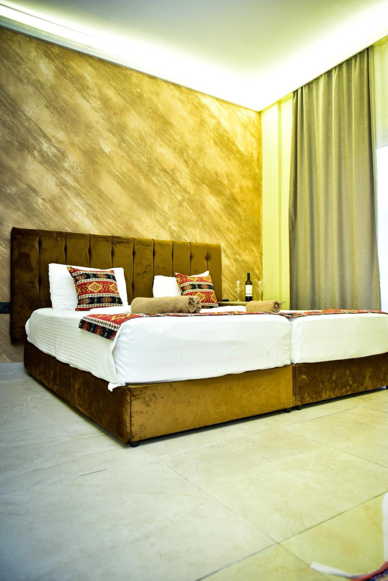 Te Bujtina Hotel- Cozy Stay With Traditional Breakfast Near Beach 골렘 외부 사진