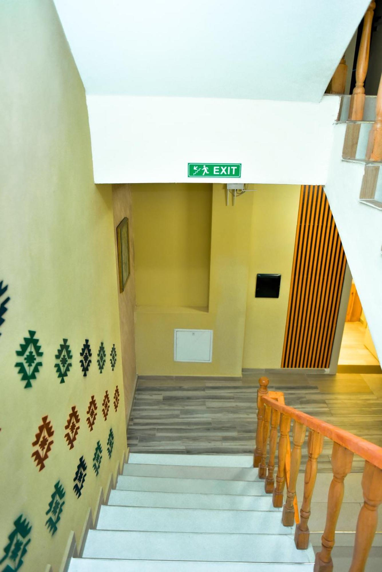 Te Bujtina Hotel- Cozy Stay With Traditional Breakfast Near Beach 골렘 외부 사진