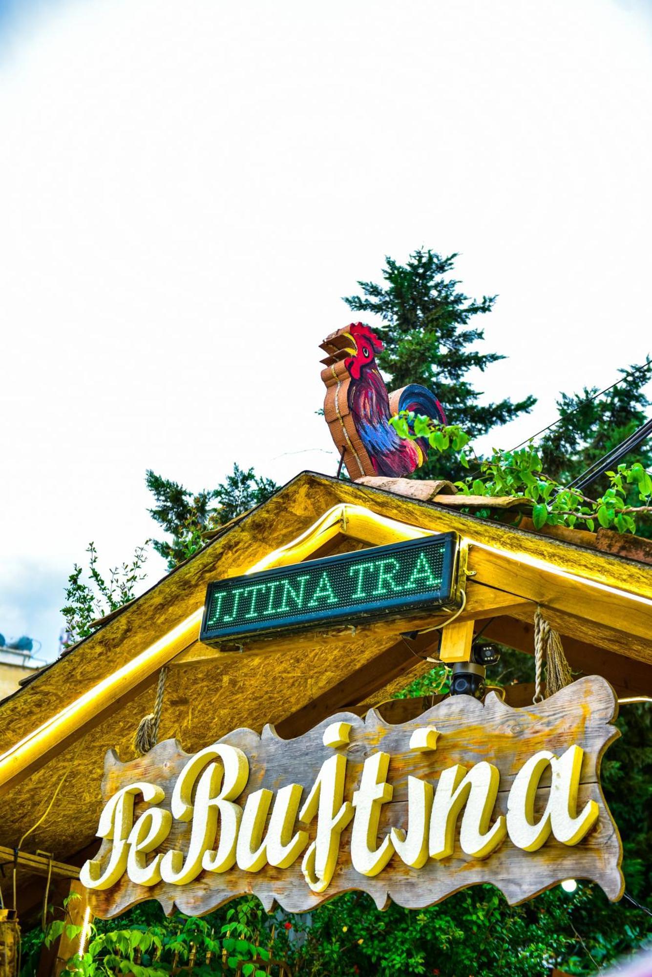 Te Bujtina Hotel- Cozy Stay With Traditional Breakfast Near Beach 골렘 외부 사진