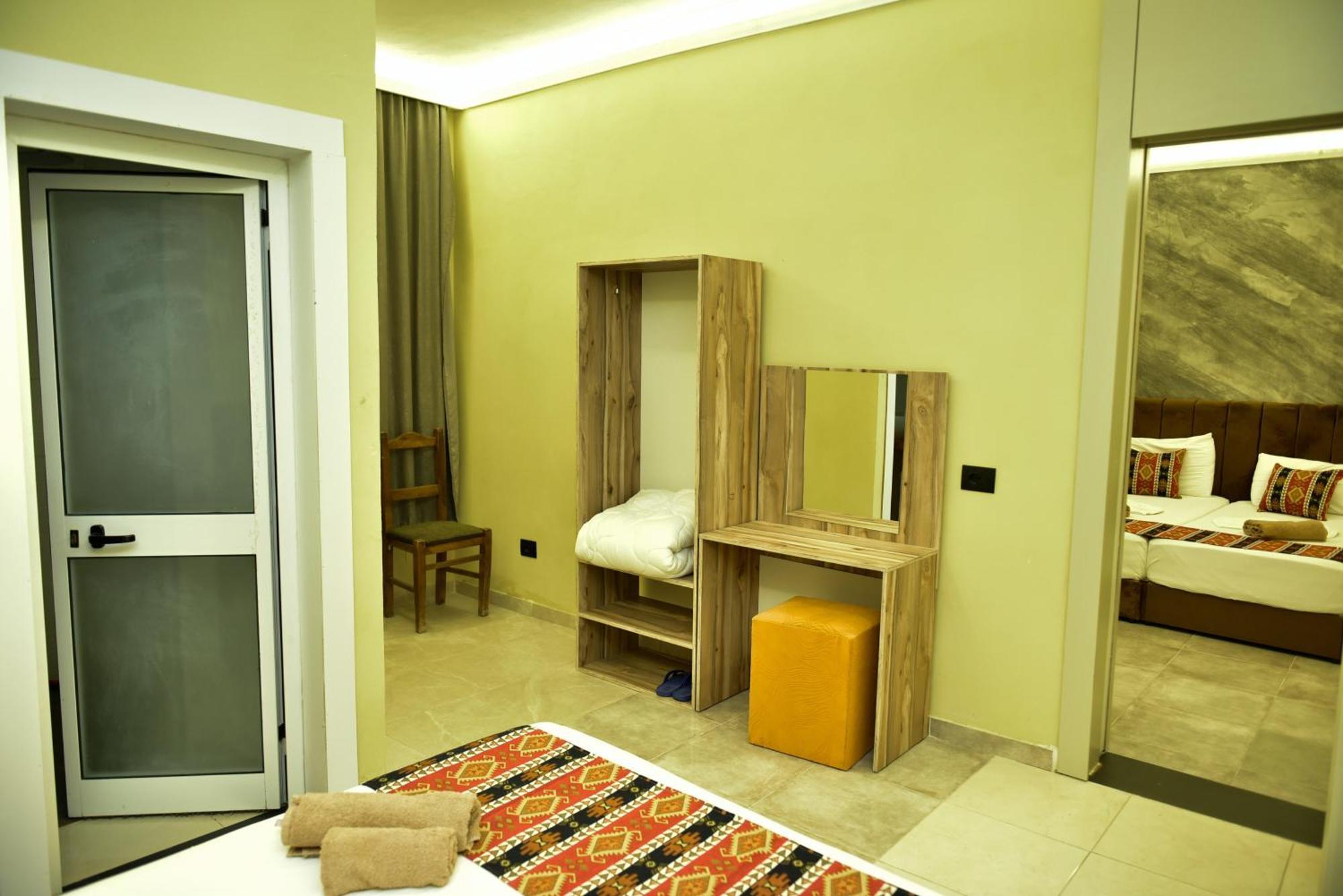 Te Bujtina Hotel- Cozy Stay With Traditional Breakfast Near Beach 골렘 외부 사진