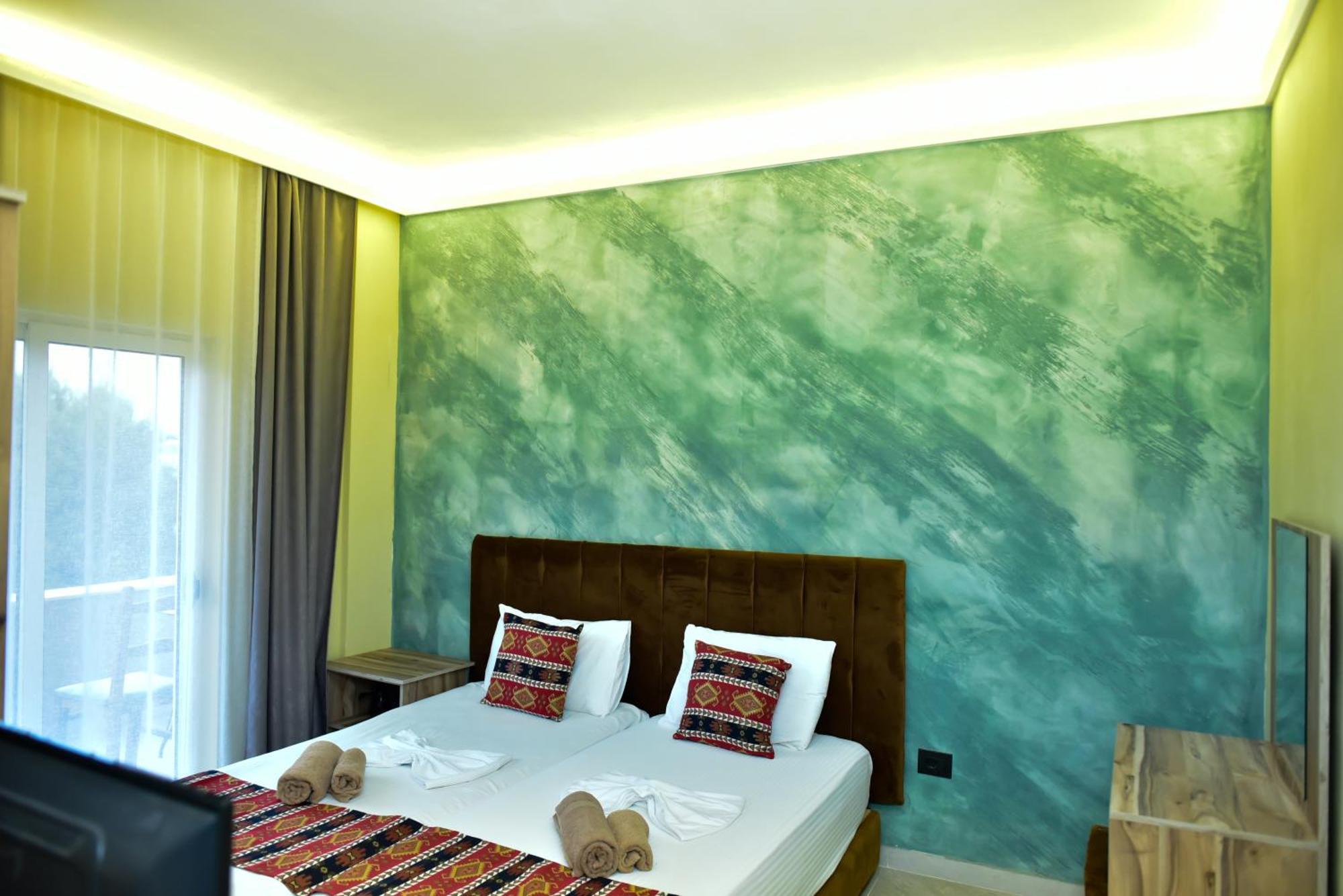 Te Bujtina Hotel- Cozy Stay With Traditional Breakfast Near Beach 골렘 외부 사진